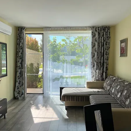 شقة With Terrace In Complex *