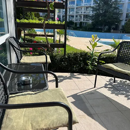 شقة With Terrace In Complex *