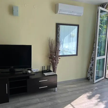 شقة With Terrace In Complex *