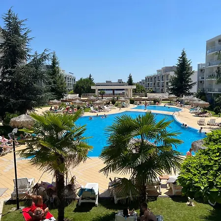 Appartement With Terrace In Complex Burgas