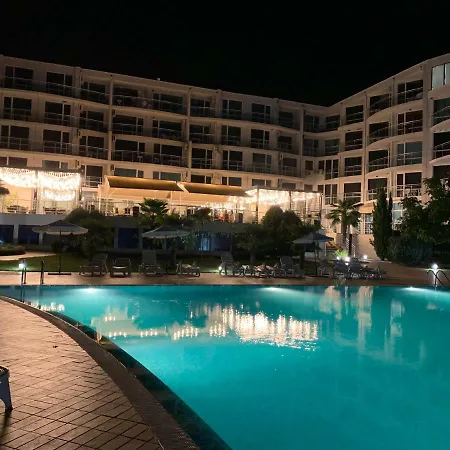 Apartamento With Terrace In Complex *